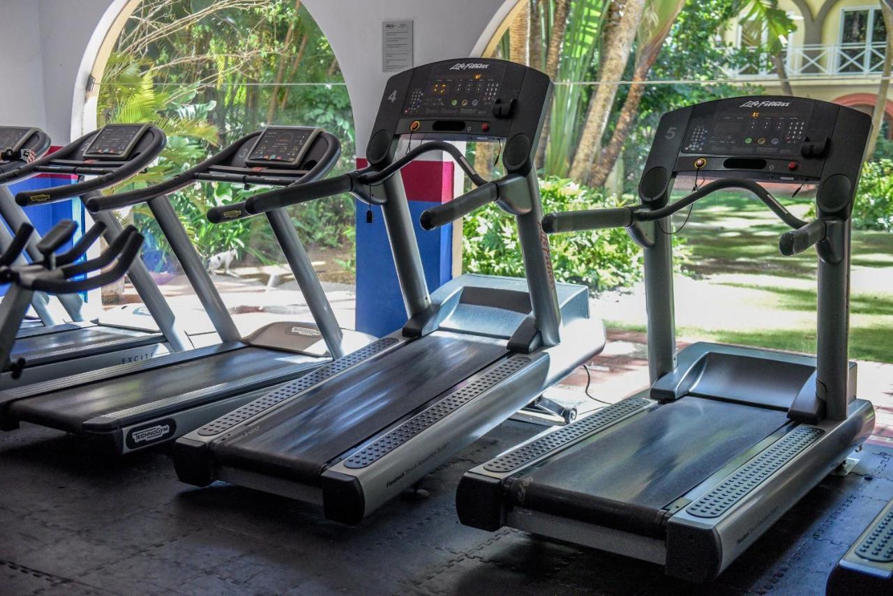 Dominican Fiesta Hotel Santo Domingo Ngoại thất bức ảnh Treadmills in a gym