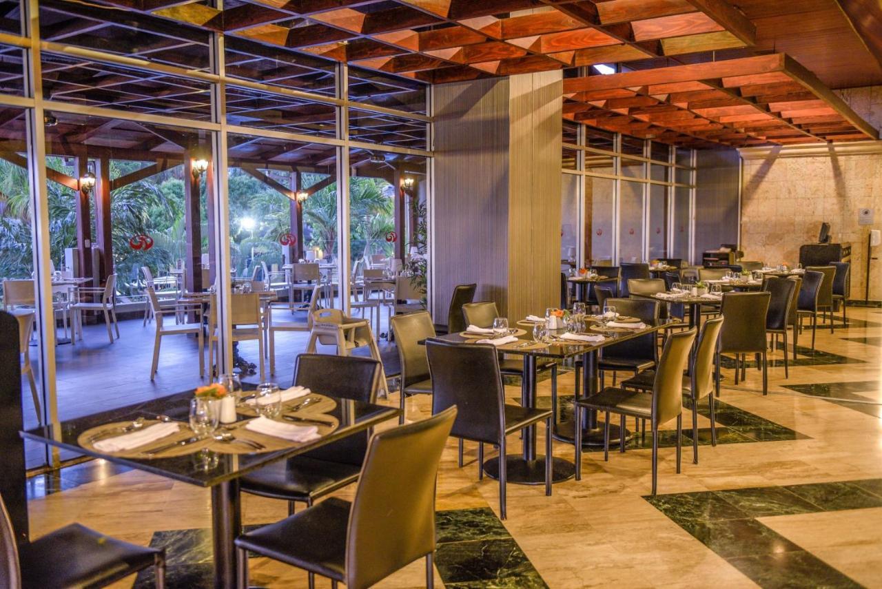 Dominican Fiesta Hotel Santo Domingo Ngoại thất bức ảnh The restaurant